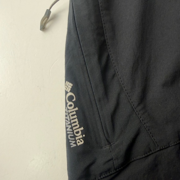Columbia Women's Black Titanium Omni-Shield Outdoor Pants Zip Pockets Size 2/34 - Picture 7 of 16